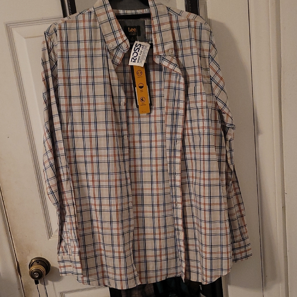 Lee Casual Dress Shirt.
